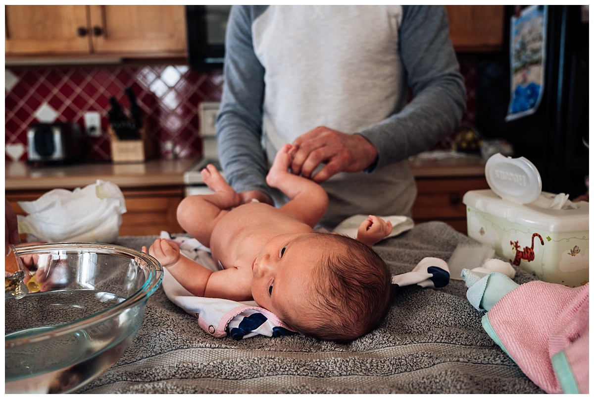 newborn-in-home-storytelling-photo-session_0182.jpg