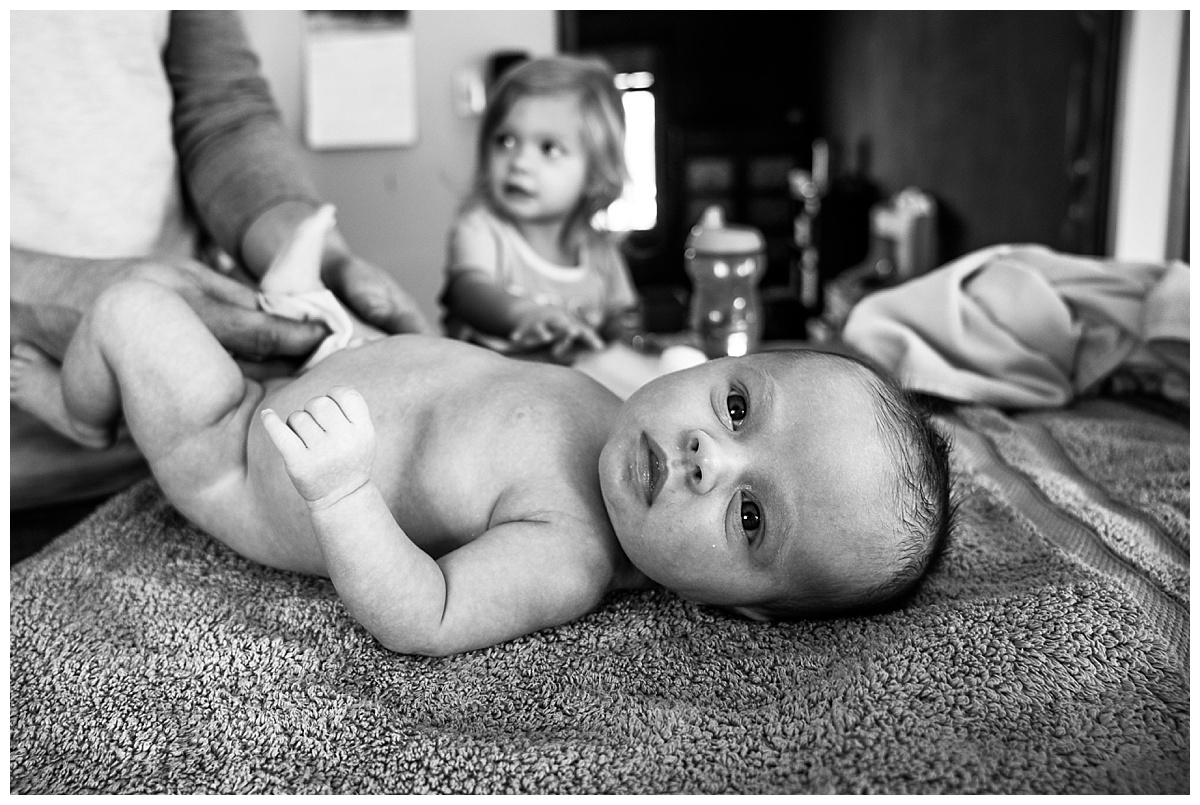 newborn-in-home-storytelling-photo-session_0184.jpg